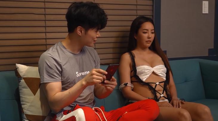 sex nhat hay Đi công tác để vợ ở nhà một mình với bố và cái kết đắng… lòng